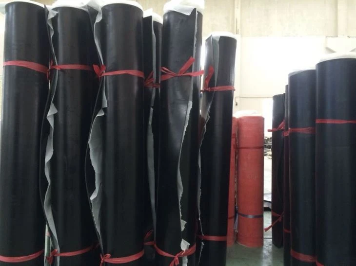 তাপ প্রতিরোধী 1 মিমি 1.5 মিমি বেধ কালো EPDM এনবিআর ফ্লুরোরাবার এফপিএম জলরোধী ঝিল্লি রাবার শীট রোল সরবরাহকারী